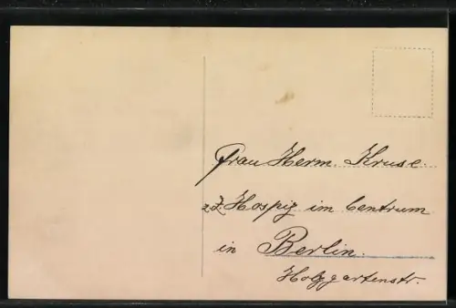 AK Prinz Friedrich Georg mit Blumen, jüngster Sohn des Kronprinzenpaares