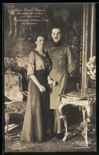 AK Prinz Ernst August Herzog von Braunschweig und seine Braut Prinzessin Victoria Luise von Preussen