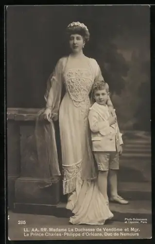 AK Madame la Duchesse de Vendôme et le Prince Charles-Philippe d`Orléans, Duc de Nemours