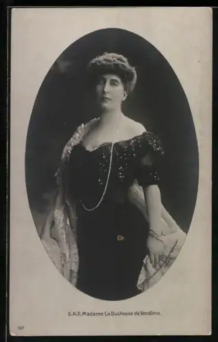 AK S. A. R. Madame La Duchesse de Vendôme im schwarzen Kleid