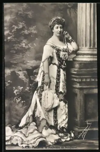 AK Madame la Duchesse de Vendome als bildschöne junge Frau