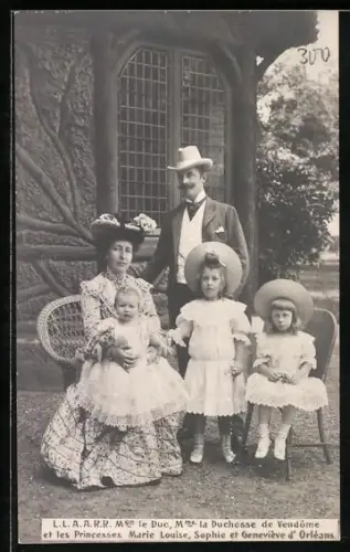 AK L. L. A. A. R. R. Mgr. le Duc, Mme. la Duchesse de Vendôme et les Princesses Marie Louise et Geneviève d`Orléans