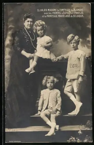 AK Madame la Comtesse de Flandre avec les Princes Léopold et Charles et la Princesse Marie-José von Belgien