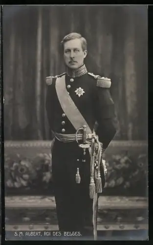 AK Albert, König von Belgien in Uniform mit Epauletten