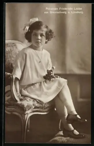 AK Prinzessin Friederieke Louise von Braunschweig u. Lüneburg mit Schleife im Haar