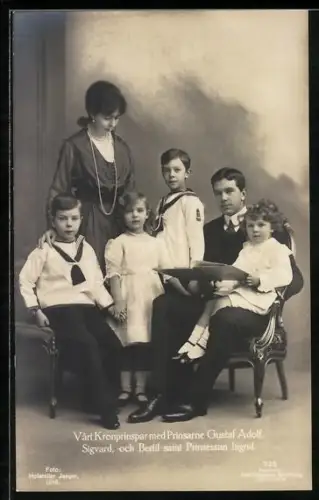 AK Kronprinzenpaar von Schweden mit Prinz Gustav Adolf & Prinzessin Ingrid