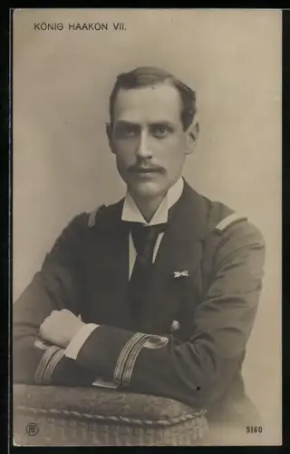 AK König Haakon von Norwegen in Marineuniform