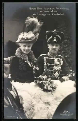 AK Herzog Ernst August von Braunschweig in Uniform mit seiner Mutter der Herzogin von Cumberland
