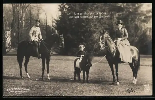 Foto-AK Portrait Kronprinz Wilhelm von Preussen mit Gattin und Prinz Wilhelm beim Spazierritt