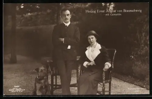 AK Herzog Ernst August mit Gemahlin und Hund