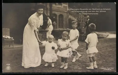 AK Grossherzogin Alexandra von Mecklenburg-Schwerin mit Erbghz. & den 3 Söhnen des Kronprinzenpaares