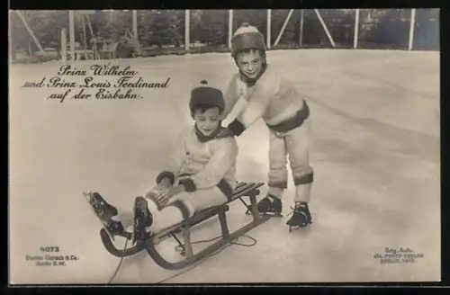 AK Prinz Louis Ferdinand und Prinz Wilhelm auf der Eisbahn