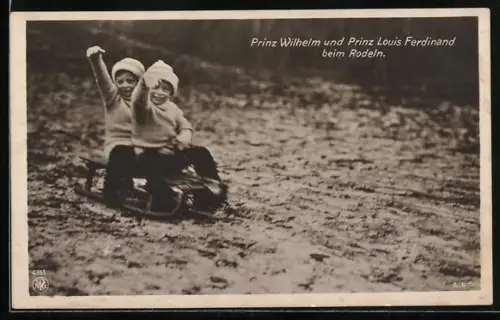 AK Prinz Wilhelm und Prinz Louis Ferdinand bei der Rodelpartie