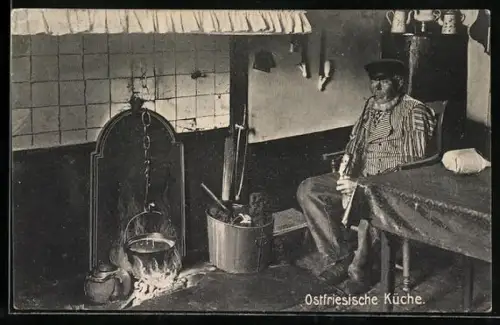 AK Älterer Mann in einer ostfriesischen Küche