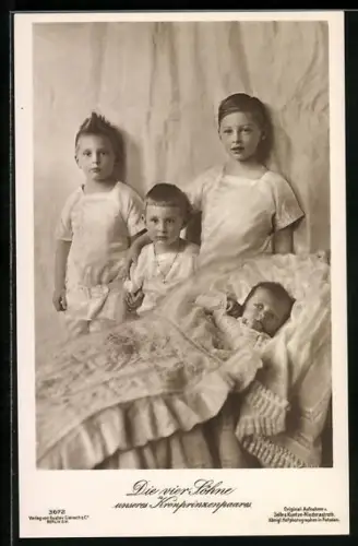 AK Söhne von Kronprinz Wilhelm von Preussen in Seidenhemdchen
