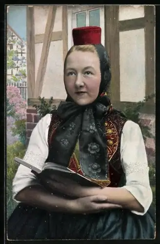 AK Junge Frau in hessischer Tracht mit Buch
