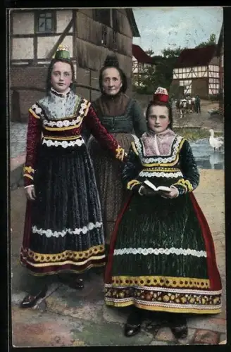 AK Junge Frauen beim Lesen in Trachten aus dem Kreis Marburg-Cölbe