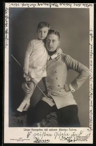AK Kronprinz Wilhelm von Preussen hält seinen ältesten Sohnemann im Arm