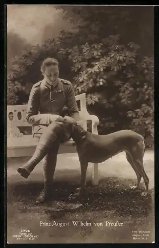 AK Prinz August Wilhelm mit Hund auf einer Parkbank