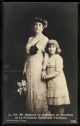 AK Madame La Duchesse de Vendome et la Princesse Genevieve d`Orleans von Belgien in Spitzenkleidern