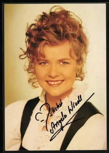 AK Musikerin Angela Wiedl lächelnd, Autograph