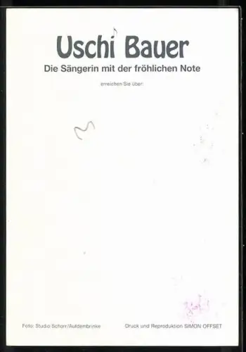 AK Musikerin Uschi Bauer lächelnd mit Halskette posierend, Autograph