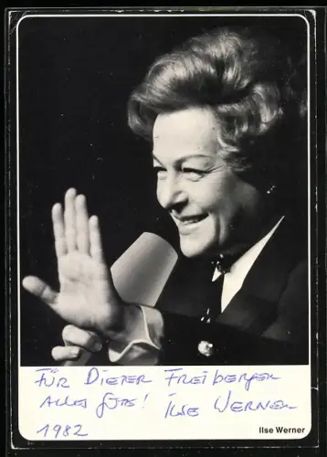 AK Musikerin Ilse Werner lächelnd im Porträt, Autograph