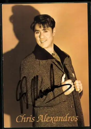 AK Musiker Chris Alexandros vor orangefarbenem Hintergrund, Autograph