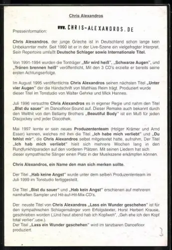 AK Musiker Chris Alexandros vor orangefarbenem Hintergrund, Autograph