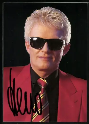 AK Musiker Heino in rotem Jackett mit Krawatte, Autograph
