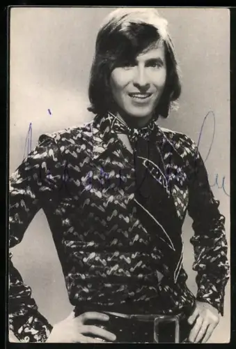 AK Musiker Michael Holm in gemustertem Hemd, Autograph