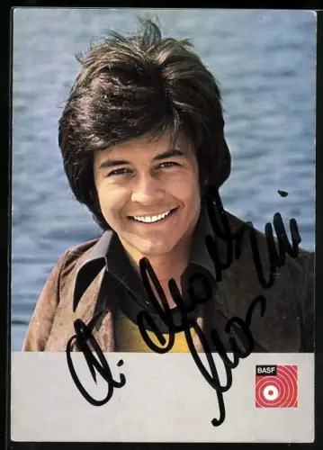 AK Musiker Michael Martin lächelnd im gelben Pullover, Autograph