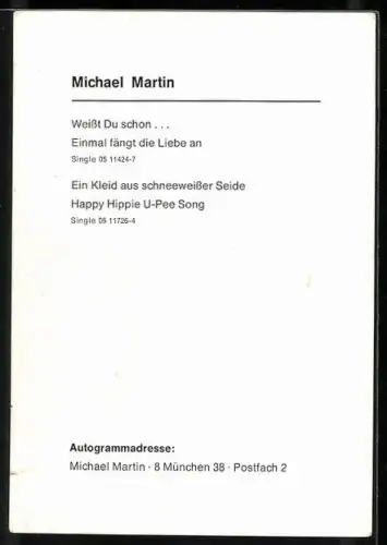 AK Musiker Michael Martin lächelnd im gelben Pullover, Autograph