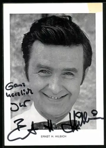 AK Musiker Ernst H. Hilbich lächelnd im Porträt, Autograph