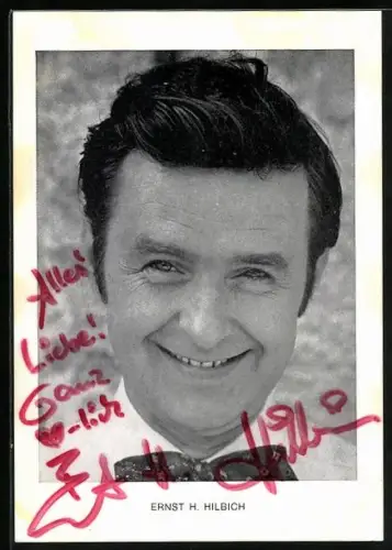 AK Musiker Ernst H. Hilbich lächelnd im Porträt, Autograph