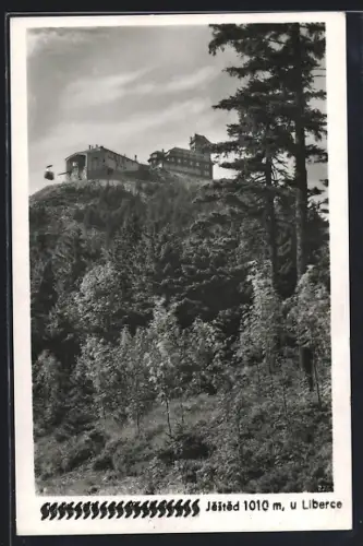 AK Jeschken, Blick auf den Berggipfel mit der Seilbahnstation