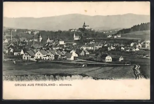 AK Friedland i. Böhmen, Ortsansicht mit umliegenden Feldern