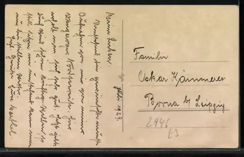 Foto-AK Frau im Badeanzug sitzt im flachen Wasser in der Brandung