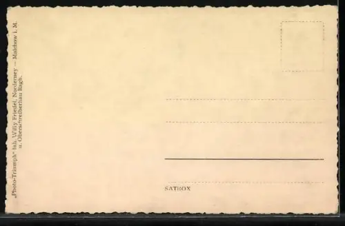 AK Familie in Badekleidung in aufgewühlter See am Ufer