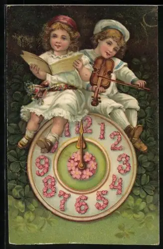 AK Kinderpaar mit Geige auf einer Uhr, Blumenbild