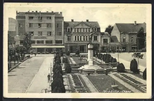 AK Jagodina, Soldatendenkmal mit Anlage, Panorama mit Gasthaus aus der Vogelschau