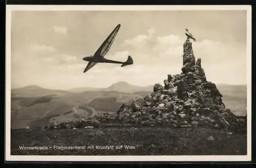 AK Wasserkuppe, Segelflugzeug über dem Fliegerdenkmal