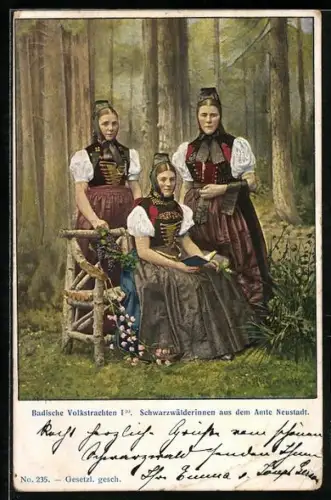 AK Drei Frauen in Schwarzwälder Tracht im Wald