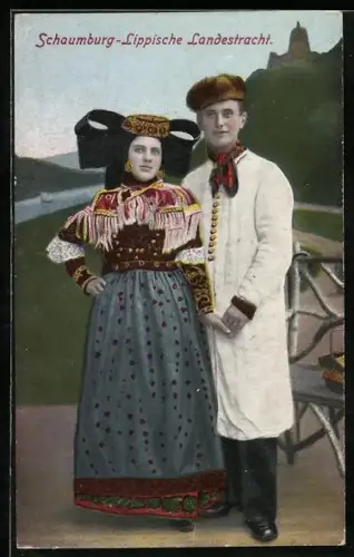 AK Junges Pärchen in Trachten aus Schaumburg-Lippe