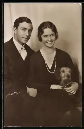 AK Prins Gustaf Adolf mit Prinsessan Sibylla mit Hund