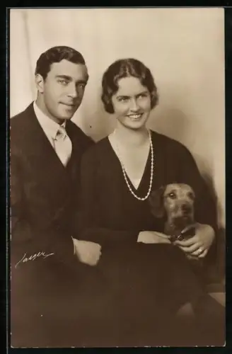 AK Prins Gustaf Adolf mit Prinsessan Sibylla mit Hund