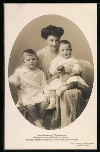 AK Grossherzogin Alexandra mit ihren Kindern Friedrich Franz & Christian Ludwig von Mecklenburg-Schwerin