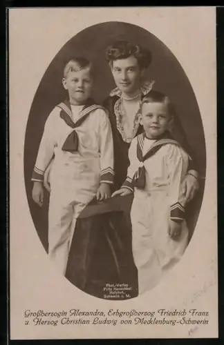 AK Grossherzogin Alexandra von Mecklenburg-Schwerin mit ihren Söhnen