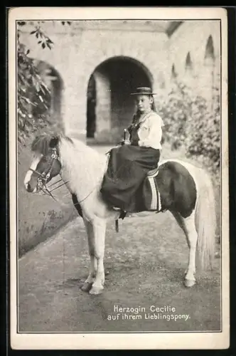 AK Kronprinzessin Cecilie auf ihrem Lieblingspony