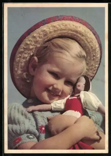 AK Glückliches Mädchen mit Puppe in den Armen